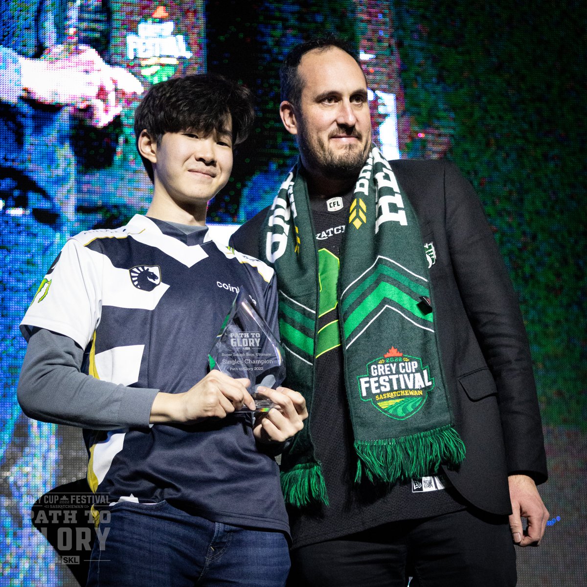 Congratulations to <a href="/RiddlesMK/">Riddles</a> for winning Path To Glory #PTG22 🏆🇨🇦 Nothing but respect for him 🙌

📸<a href="/ponnox/">SKL Ponnox</a>