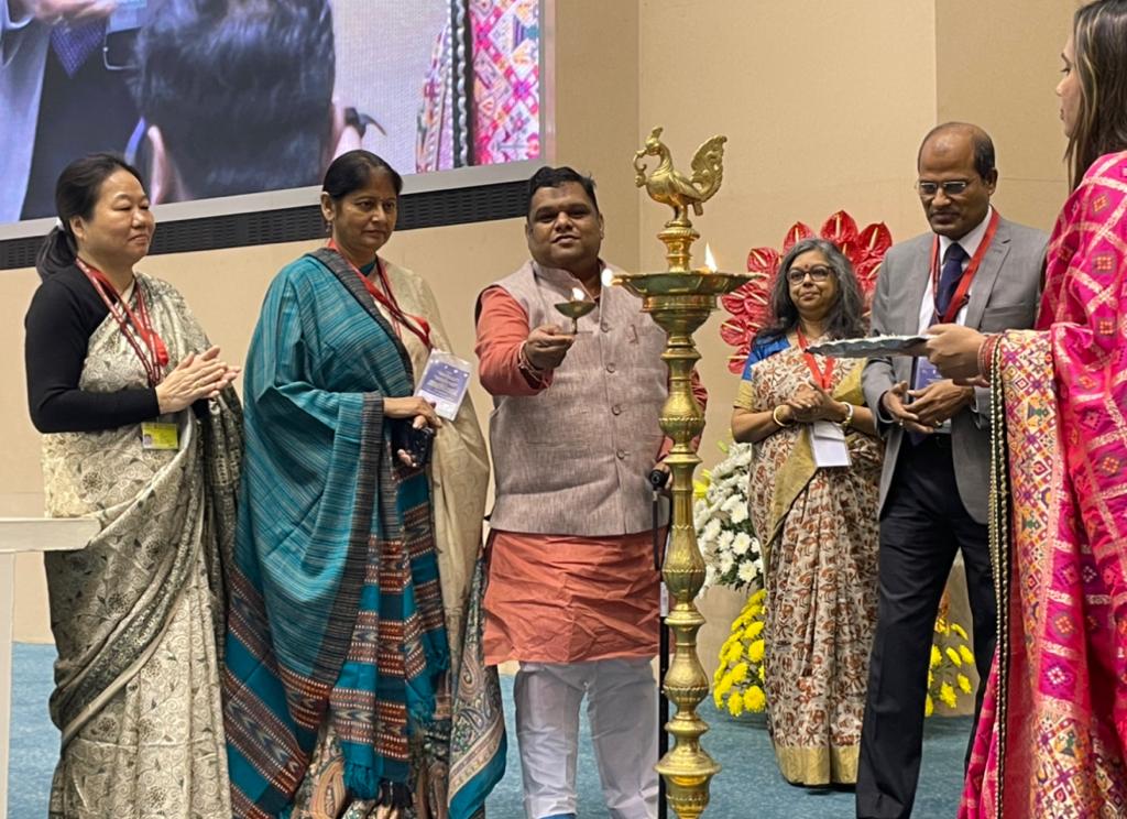 NCPCR_'s tweet photo. Shri Indevar Pandey, Secretary, @MinistryWCD along with the NCPCR Chairperson Shri @KanoongoPriyank, Smt. Indra Mallo, JS, Ministry of WCD, Smt. Tripti Gurha, JS, Ministry WCD and other dignitaries inaugurated the programme by lighting the lamp.

@MinistryWCD @PIBWCD @NITIAayog https://t.co/e6jIw19z8T