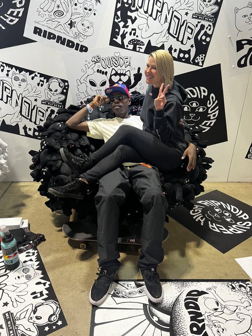 @ComplexCon Day 1 was a blast ! @RIPNDIP @yaboymarquise https://t.co/CCffZvIW8h<a class="tags" target="_blank" title="On Twitter" href="/?out=eyJ0eXAiOiJKV1QiLCJhbGciOiJIUzUxMiJ9.eyJpYXQiOjE3MjIwMDQxODcsImlzcyI6InR3cG9ybnN0YXJzLmNvbSIsIm5iZiI6MTcyMjAwNDE4NywiZXhwIjoxNzUzNTQwMTg3LCJyZWRpcmVjdF91cmwiOiJodHRwczovL3R3aXR0ZXIuY29tL0NvbXBsZXhDb24ifQ.kMpjaeVaH6eVRDkywbjn_CvWtg5Z6Hk44S2UJQw1WlEa6S2uGJbUrLE7Bjr-IZ2HLaot0g5fx2s_7kQ3BSgWWw">@ComplexCon</a><a class="tags" target="_blank" title="On Twitter" href="/?out=eyJ0eXAiOiJKV1QiLCJhbGciOiJIUzUxMiJ9.eyJpYXQiOjE3MjIwMDQxODcsImlzcyI6InR3cG9ybnN0YXJzLmNvbSIsIm5iZiI6MTcyMjAwNDE4NywiZXhwIjoxNzUzNTQwMTg3LCJyZWRpcmVjdF91cmwiOiJodHRwczovL3R3aXR0ZXIuY29tL1JJUE5ESVAifQ.VKeo68RWvUEcc58BV8713XUYRL_CUWi0kccdmqNUj9kMe-5v44D3r7KXOMPF-sGOWzXsOsdl-KqzxIujQyqJeA">@RIPNDIP</a><a class="tags" target="_blank" title="On Twitter" href="/?out=eyJ0eXAiOiJKV1QiLCJhbGciOiJIUzUxMiJ9.eyJpYXQiOjE3MjIwMDQxODcsImlzcyI6InR3cG9ybnN0YXJzLmNvbSIsIm5iZiI6MTcyMjAwNDE4NywiZXhwIjoxNzUzNTQwMTg3LCJyZWRpcmVjdF91cmwiOiJodHRwczovL3R3aXR0ZXIuY29tL3lhYm95bWFycXVpc2UifQ.yVAUgeB0eX2k1IzxB6KoHnw7DF3I6cUofAssQUSojkc6pTALNwpmUHnFPzz5EYTqpeElBFITPzLzGGpv_cym8w">@yaboymarquise</a><a href="/tag/mvsales"class="tags"><span>#mvsales</span></a>