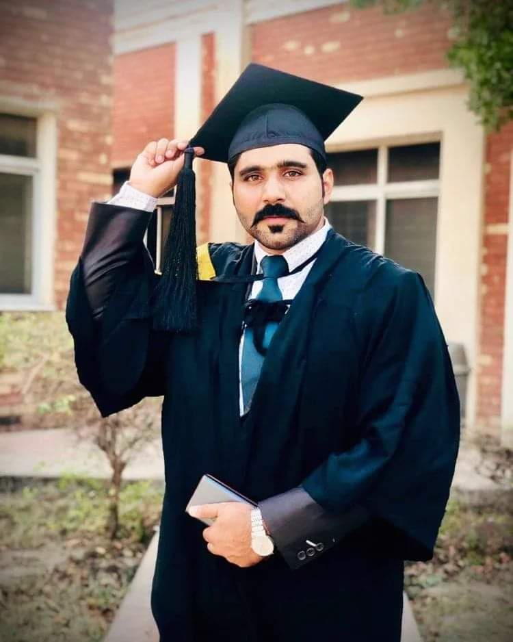 DnShoaibAziz's tweet photo. The grand convocation was delayed due to Covid 19. Now it happened last month at UAF. The education institutes are just like mothers, I have felt the warmth of motherhood at my parent institute The university of Agriculture Faisalabad 😍 https://t.co/NG2TGPJedL