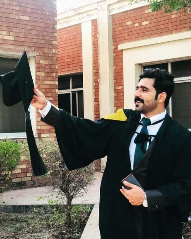 DnShoaibAziz's tweet photo. The grand convocation was delayed due to Covid 19. Now it happened last month at UAF. The education institutes are just like mothers, I have felt the warmth of motherhood at my parent institute The university of Agriculture Faisalabad 😍 https://t.co/NG2TGPJedL