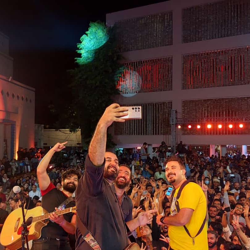 Karachi, you are love❤️
Always a pleasure performing at wonderful venues like @acpkhiofficial 
Once again, thank you so much for the love and support 
#Khumariyaan #Concert #MusicFestival #Pakistan #Musicmakesthepeoplecometogether