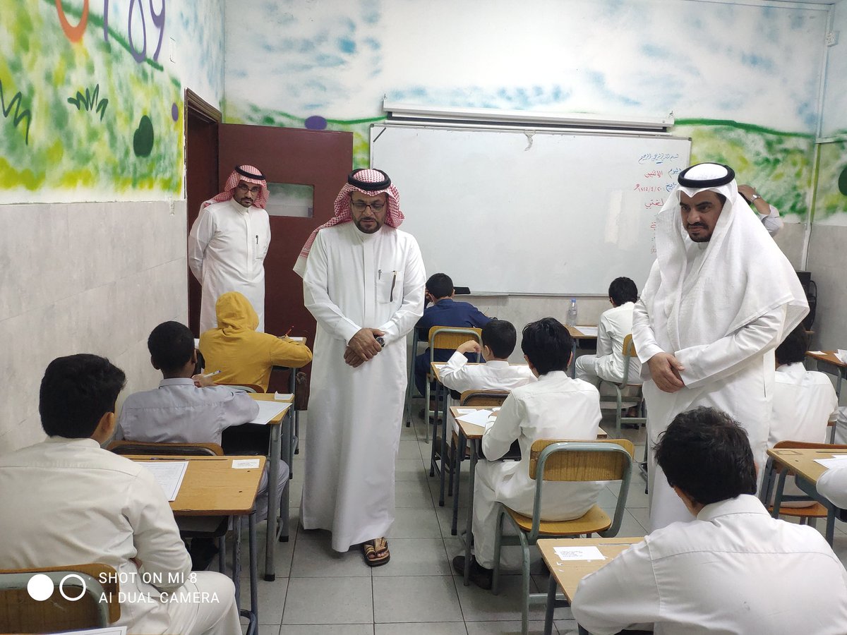زيارة الدكتور عائض السلمي 
مدير مكتب التعليم الاهلي 
والمشرف الاستاذ علي الغامدي
للمدرسة لمتابعة سير اختبارات الفصل الدراسي الأول