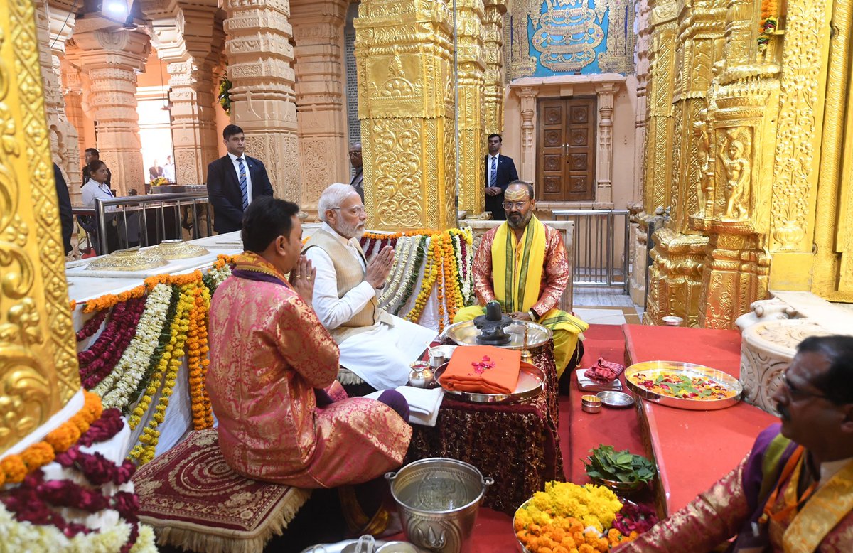 narendramodi's tweet image. Prayed at the Somnath Temple this morning. Har Har Mahadev!