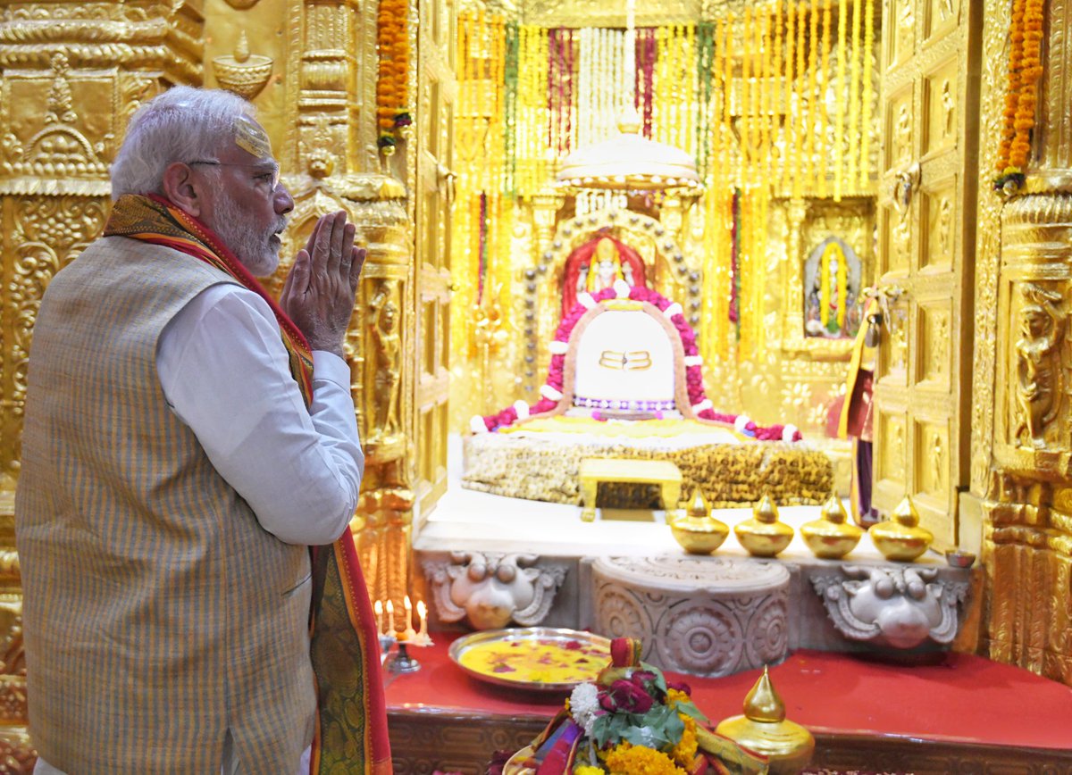 narendramodi's tweet image. Prayed at the Somnath Temple this morning. Har Har Mahadev!
