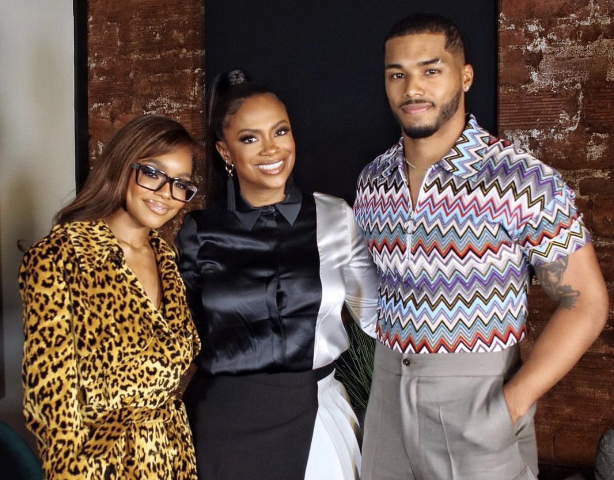 Kandi interviewed Marsai Martin, Rome Flynn and Omari Hardwick about their upcoming movie #FantasyFootballMovie 🎬🍿🎥 I LOVE seeing Kandi in her Oprah bag🧡🙌🏾 #RHOA