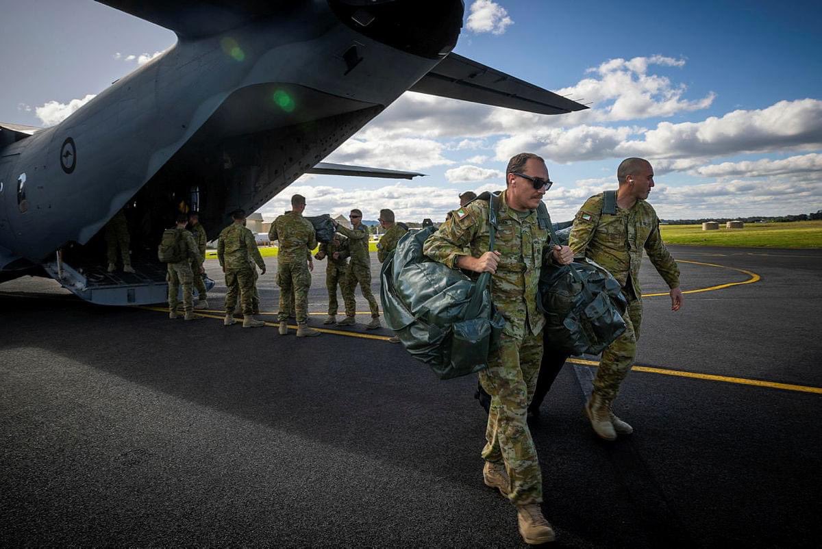 This week another 50 ADF personnel arrived in #orange by C-27J Spartan aircraft to support #NSWFloods. As of 19 November, @ 200 ADF pers with high clearance heavy vehicles and plant equipment are providing support to emergency authorities in the Central West NSW region
