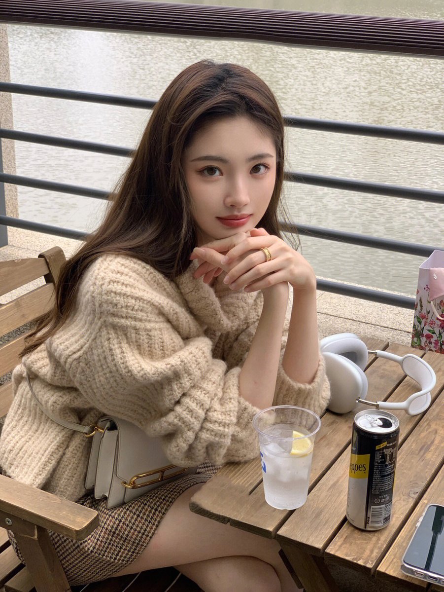 しずか tweet media