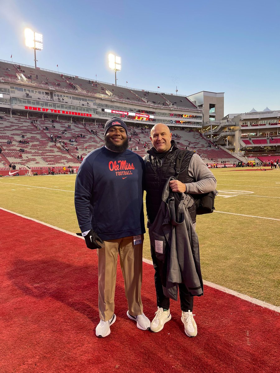 colecubelic's tweet photo. Always love bumping into a fellow @HWD_Football alum💪🏼 @Simsj78 https://t.co/0fQ6U5iRTi