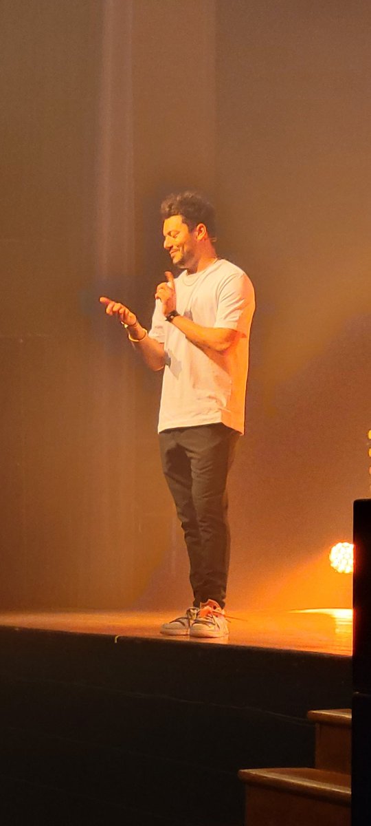 Clôture de cette 6ème édition du #festival d'humour de #Sens avec la remise par <a href="/kevadamsss/">Kev Adams</a> d'un chèque de 25.000€ à l'association <a href="/afaCrohnRCH/">afa-Crohn-RCH</a> ! 
Merci aux bénévoles, aux partenaires, aux artistes et aux spectateurs, toujours plus nombreux ! 😍
