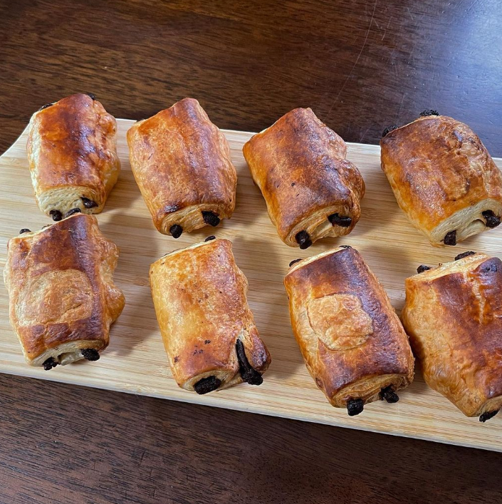 stevenijna's tweet photo. 🥐 パン オ ショコラ
オスカーモンドの冷凍食品
解凍してオーブンで焼くだけ
バターがジュワッとチョコプラスで美味〜😊⁡
お手軽〜✨✨✨
🍠 焼き芋のチーズ焼き
コンロの自動メニューを使って
焼き芋ができたら
半分に切ってチーズをのせて自動メニュー開始🔥
お芋の甘さにチーズの塩気プラスで美味 https://t.co/OgJH7vpo7t