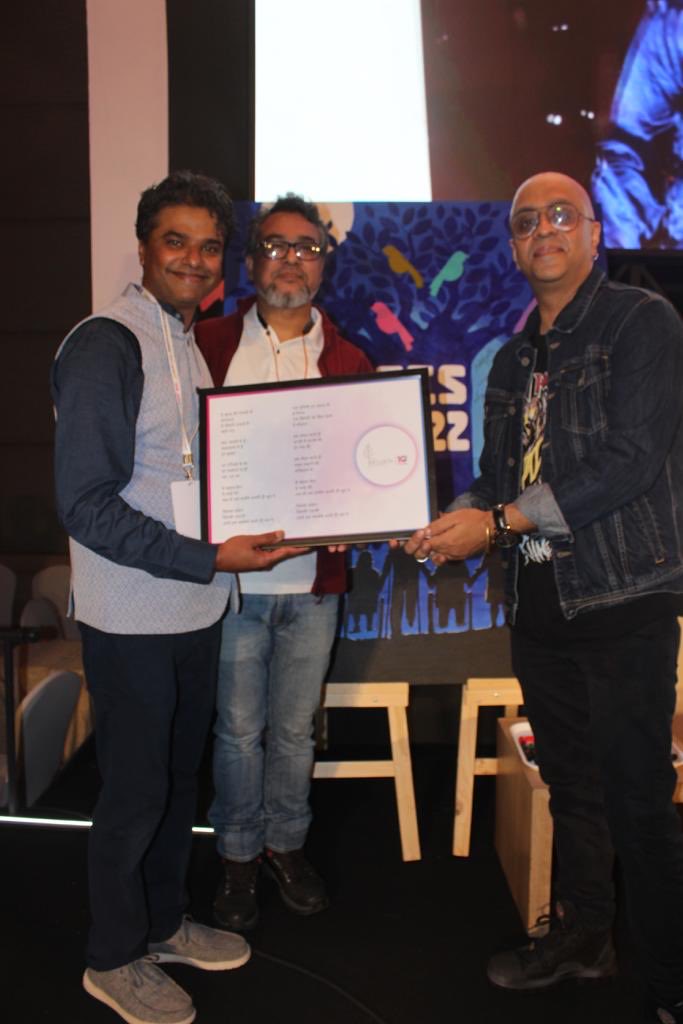 VRFerose's tweet photo. Thank you ⁦@joibarua⁩ And ⁦@ibsonlalbaruah⁩ for penning the beautiful ⁦@IndiaInclusion⁩ theme song. You got the IIS crowd jumping and humming with JOY! ⁦@arunsreenair⁩ ⁦@pavithrays⁩ ⁦@anshugoonj⁩ ⁦@goonj⁩ ⁦@jayanthbagare⁩ ⁦ https://t.co/nTH6zZKw5R