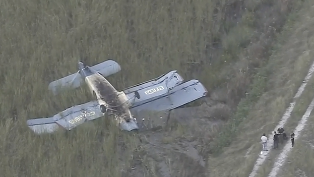 14ymedio's tweet photo. #NoTePierdas La avioneta cubana #estrellada en los Everglades es la que trajo #RubénMartínez a EE UU👉Los dos pilotos que la trasladaban de ubicación cuando cayó fueron rescatados sin heridas https://t.co/gB50NT5Zvj https://t.co/nDb3D5Q8Cv