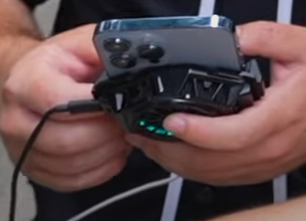 StormInsanity's tweet photo. @ItsFleeceKing Hey what is this charging thing youre using called? I cant find it anywhere or similar https://t.co/9sMFoPvyzC