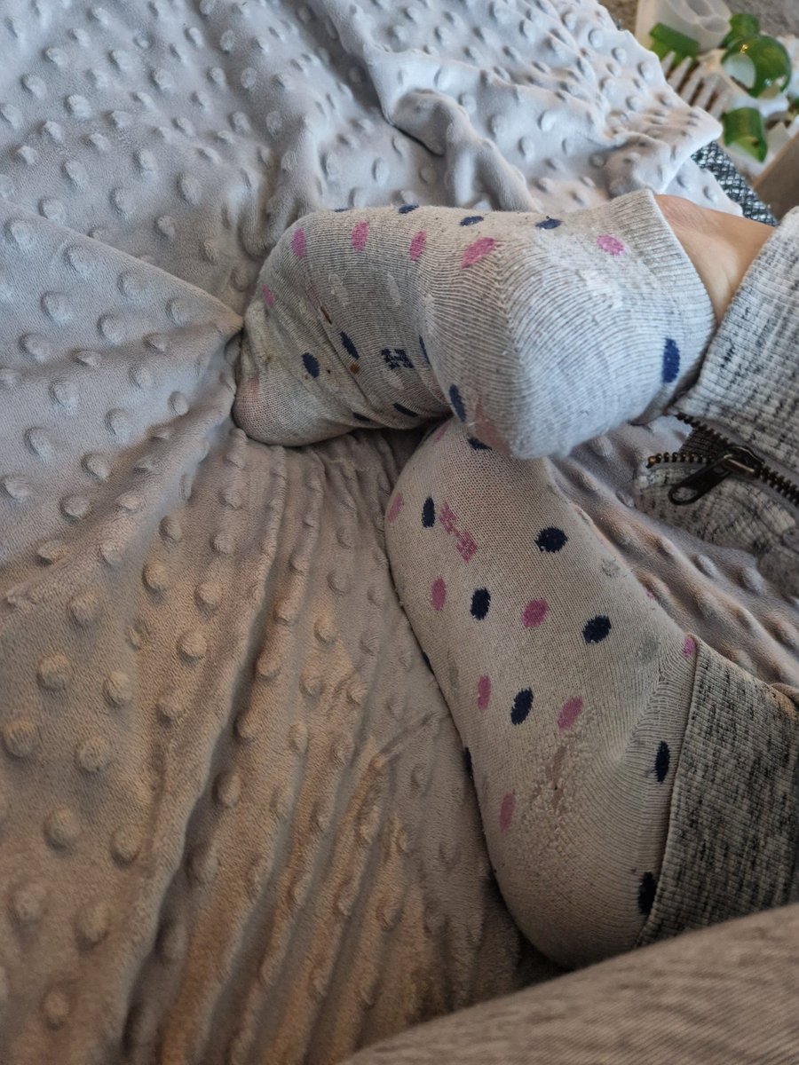 socki1233's tweet photo. Süße pünktchen Socken 🥰
Wie lang sollen sie getragen werden?
Bei Interesse DM 

#feetpicbuyer #feetfethish #sockenliebe #sockenverkauf #feetgirl #pünktchen https://t.co/uCGBuufoK5