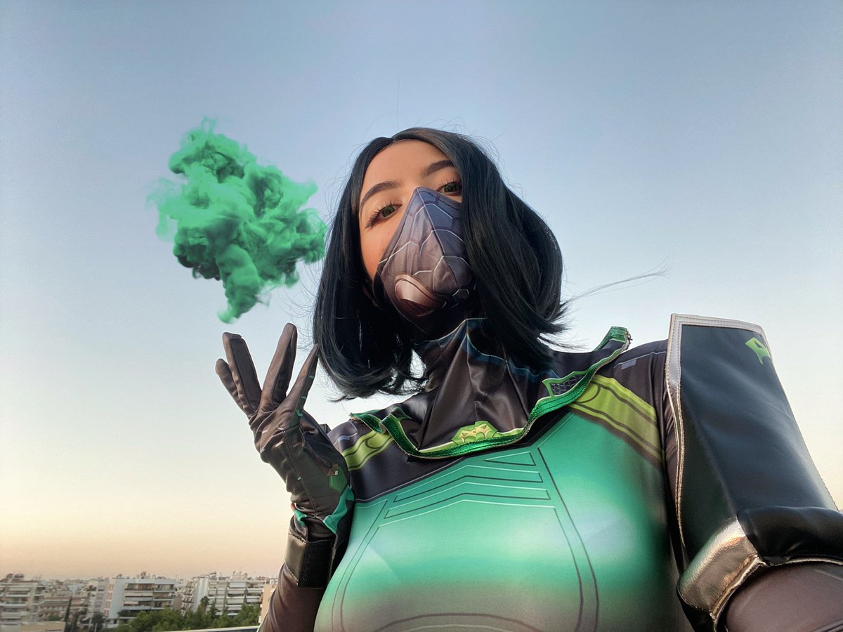 My first <a href="/PlayVALORANT/">VALORANT</a> Cosplay and of course it had to be mommy viper 💚 #VALORANT #cosplay #TwitchAffliate  #TwitchStreamers