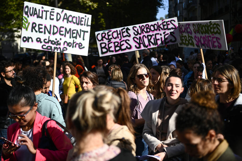 mldBrosses's tweet photo. Le #PLFSS revient demain à l'Assemblée avec de gros enjeux pour les #mÚres l' #EgalitéFH et les #modesdegarde Pourvu que le Gouvernement tienne compte de cette tribune que je suis fiÚre d'avoir co-signé :
https://t.co/cSorKjueIV https://t.co/yOPscQNpUj