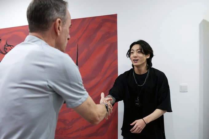 Korea Soccer Team &amp; Jungkook met at Qatar 💜💜💜

#JungKook #JungkookAtFIFAWorldCup
#JungkookInQatar
#JungkookDreamers