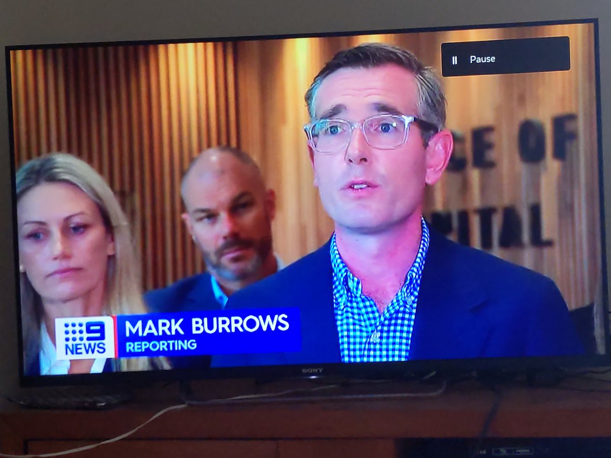 Lazygoose's tweet photo. @9NewsSyd @MarkWBurrows @9NewsSyd both @Dom_Perrottet and @MarkWBurrows look a bit different here 🤣
#news #mixup #hybpa https://t.co/hYFJlzwWDL