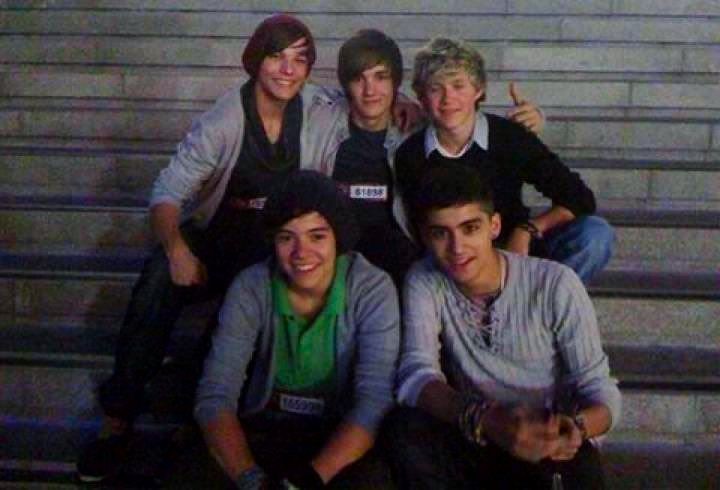 Boobear91tommo's tweet image. Let me get this straight...the only reason directioners want boys to win is because this is somewhere the only way we can convey our feelings to them, to show them that we stayed and will always stay...18 months that turned to 7 years to forever WE WILL STAY 😭 #OneDirection