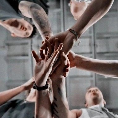 Boobear91tommo's tweet image. Let me get this straight...the only reason directioners want boys to win is because this is somewhere the only way we can convey our feelings to them, to show them that we stayed and will always stay...18 months that turned to 7 years to forever WE WILL STAY 😭 #OneDirection