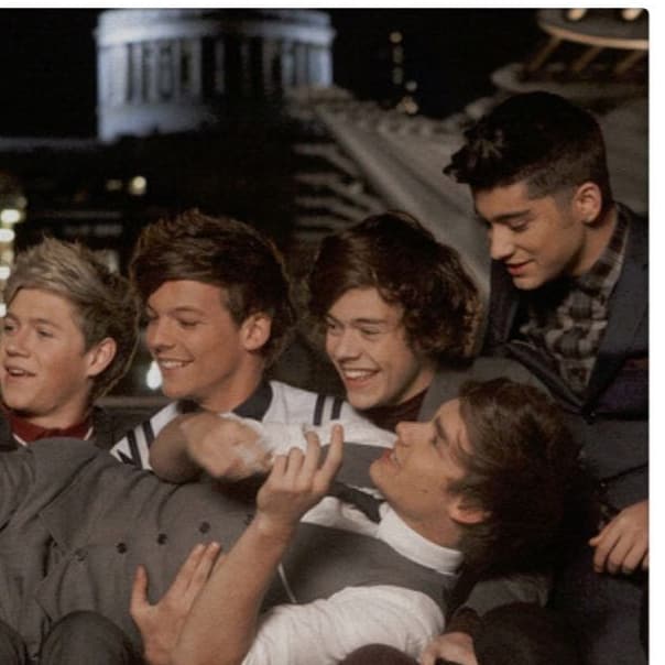 Boobear91tommo's tweet image. Let me get this straight...the only reason directioners want boys to win is because this is somewhere the only way we can convey our feelings to them, to show them that we stayed and will always stay...18 months that turned to 7 years to forever WE WILL STAY 😭 #OneDirection