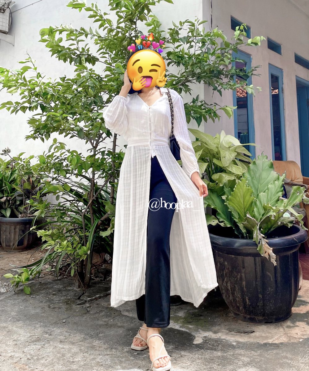 hooplaa_'s tweet photo. Dress : https://t.co/jzJfIz1ekT (bisa dipake formal/nonformal, adem bgt)
Cutbray Pants : https://t.co/vlsiSCWBDt (cuttingannya cakep bikin slim + jenjang)
Tas : https://t.co/WbE1y0vBL9 (40rban, awet, elegant)
Heels : https://t.co/efd1CIh49M (empuk, nyaman) https://t.co/wuPV4s41CV