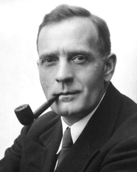 royalsociety's tweet photo. Born #OnThisDay in 1889 was astronomer Edwin Hubble. He proved that what were thought of at the time as 'nebulae' in the Milky Way were distant galaxies, and his eponymous law tells us that a galaxy's velocity away from the observer is directly proportional to its distance. https://t.co/3iTOaHBhdo