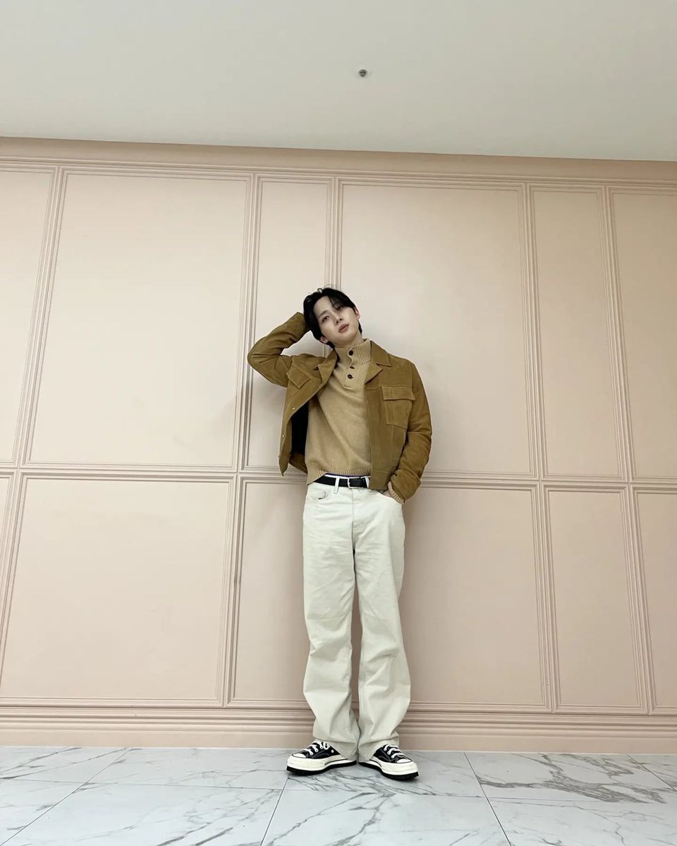 MaboKpop's tweet photo. Hui PENTAGON buka akun Instagram!

Setelah menyelesaikan tugas wajib milter pada 17 November, #Hui menjadi member #PENTAGON ke-2 terakhir yang membuka akun Instagram pribadi.

🔗 https://t.co/q2eRTX6PEi

#후이 #펜타곤 #huitag_me https://t.co/9QJzLsPhPp