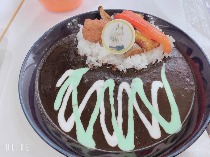 アクナイコラボカフェ行ってまいりました!!リスフラたくさん揃って嬉しかったですずっとランダム系リスフラに愛されてて笑いましたそしてケルシー先生の中辛カレー美味しかった……!! 