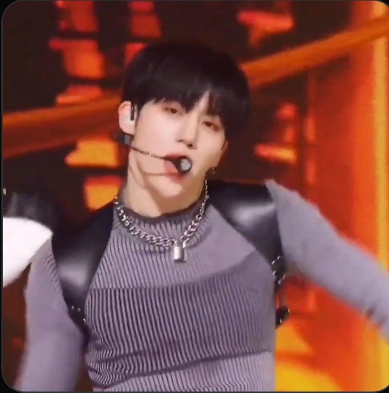 totalkto's tweet photo. 윤성이 니트에 묻은게 땀인가요ㅠ
울 리다 믓쪄~!!

#DRIPPIN #드리핀
#The_One #더원
#Hwangyunseong #황윤성 https://t.co/Q4vzSlHM7M
