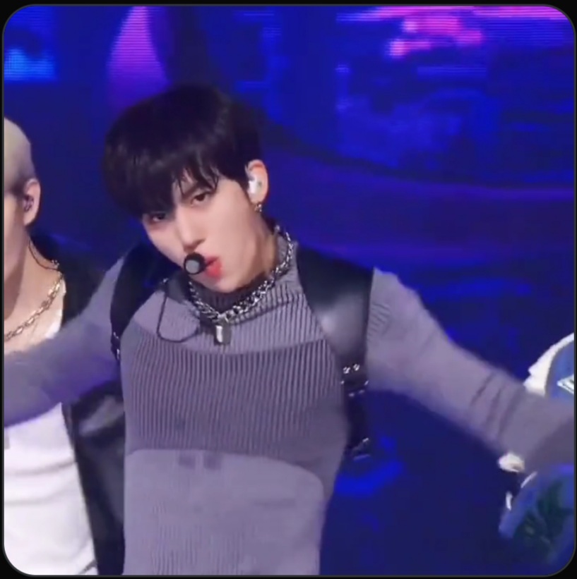 totalkto's tweet photo. 윤성이 니트에 묻은게 땀인가요ㅠ
울 리다 믓쪄~!!

#DRIPPIN #드리핀
#The_One #더원
#Hwangyunseong #황윤성 https://t.co/Q4vzSlHM7M