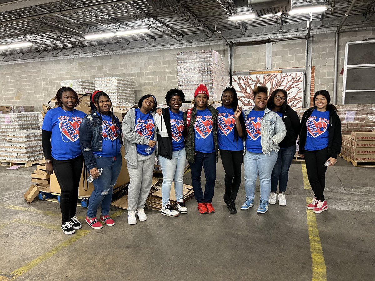 CteJd's tweet photo. HOSA volunteering at the Montgomery Area Food Bank! #wearejd #cte #communityservice https://t.co/j7JLzqCLKa