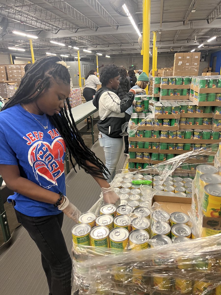 CteJd's tweet photo. HOSA volunteering at the Montgomery Area Food Bank! #wearejd #cte #communityservice https://t.co/j7JLzqCLKa