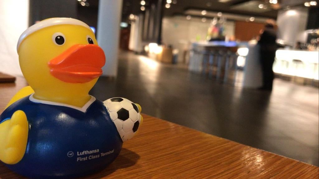 Let´s meet our limited sporty duck @FCT

#WM2022 #Fanhansa #limitedEdition #WeAreFCT #DiversityWins