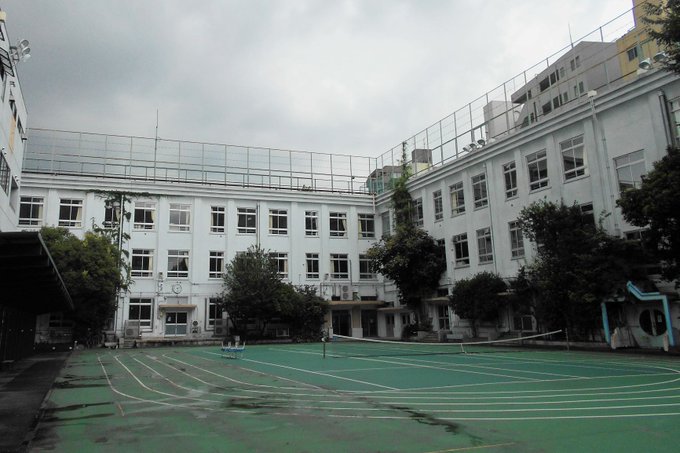 alt=”柳北小学校校庭”>