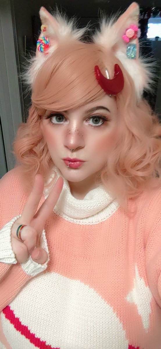 OokamiBlu's tweet photo. Went to thetabooshow today. It was so much fun!!!! Just wore a cute cozy outfit today. I loved the performances! And spending time with my friends! 

#thetabooshow #selfies #cosplay #adayoffun https://t.co/2LaVZgk2yJ