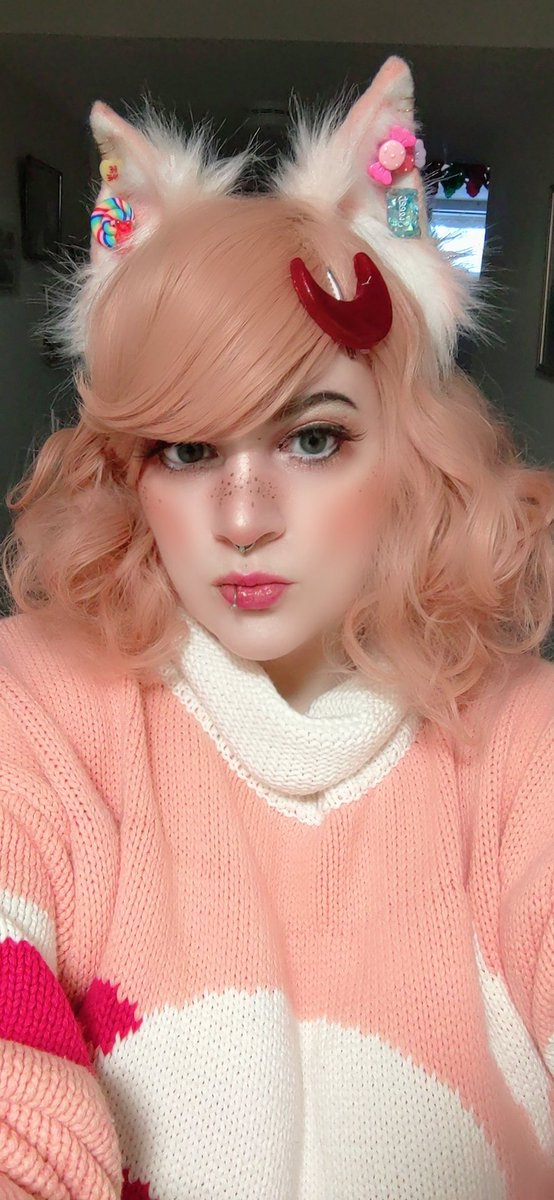 OokamiBlu's tweet photo. Went to thetabooshow today. It was so much fun!!!! Just wore a cute cozy outfit today. I loved the performances! And spending time with my friends! 

#thetabooshow #selfies #cosplay #adayoffun https://t.co/2LaVZgk2yJ