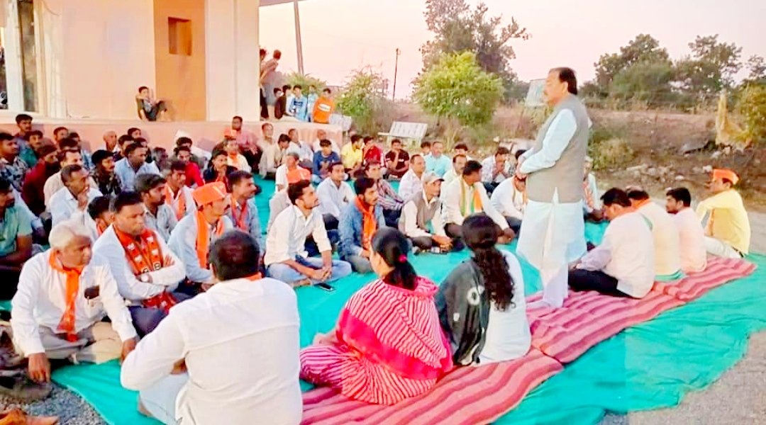 AshvinP35361702's tweet photo. केन्द्रीय रक्षामंत्री, उत्तराखंड के पूर्व प्रदेश अध्यक्ष अजयजी भट्ट साहब की सविशेष उपस्थिति मे गुजरात विधानसभा चुनाव के लिए पालिताना विधानसभा क्षेत्रसे भाजपा उम्मीदवार भीखाभाई बारैया के समर्थनमें नानी राजस्थली में जनसभा को संबोधित किया तथा प्रत्याशी के पक्ष में मतदान की अपील की। https://t.co/kyBDjLJ6W2