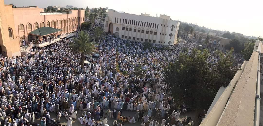 Jareer_u's tweet photo. قال إمام أهل السنة أبو عبد الله الإمام أحمد بن حنبل : قولوا بيننا وبينكم يوم الجنائز . 

امام احمد بن حنبل کا قول ہے ہمارے بعد ہمارے جنازے گواہی دیں گے کہ حق پر کون تھا! 

اللهم اغفر له وارحمه واجعل مثواه الجنة . آمين !

#MuftiRafiUsmani https://t.co/Wh0iUOA8ec