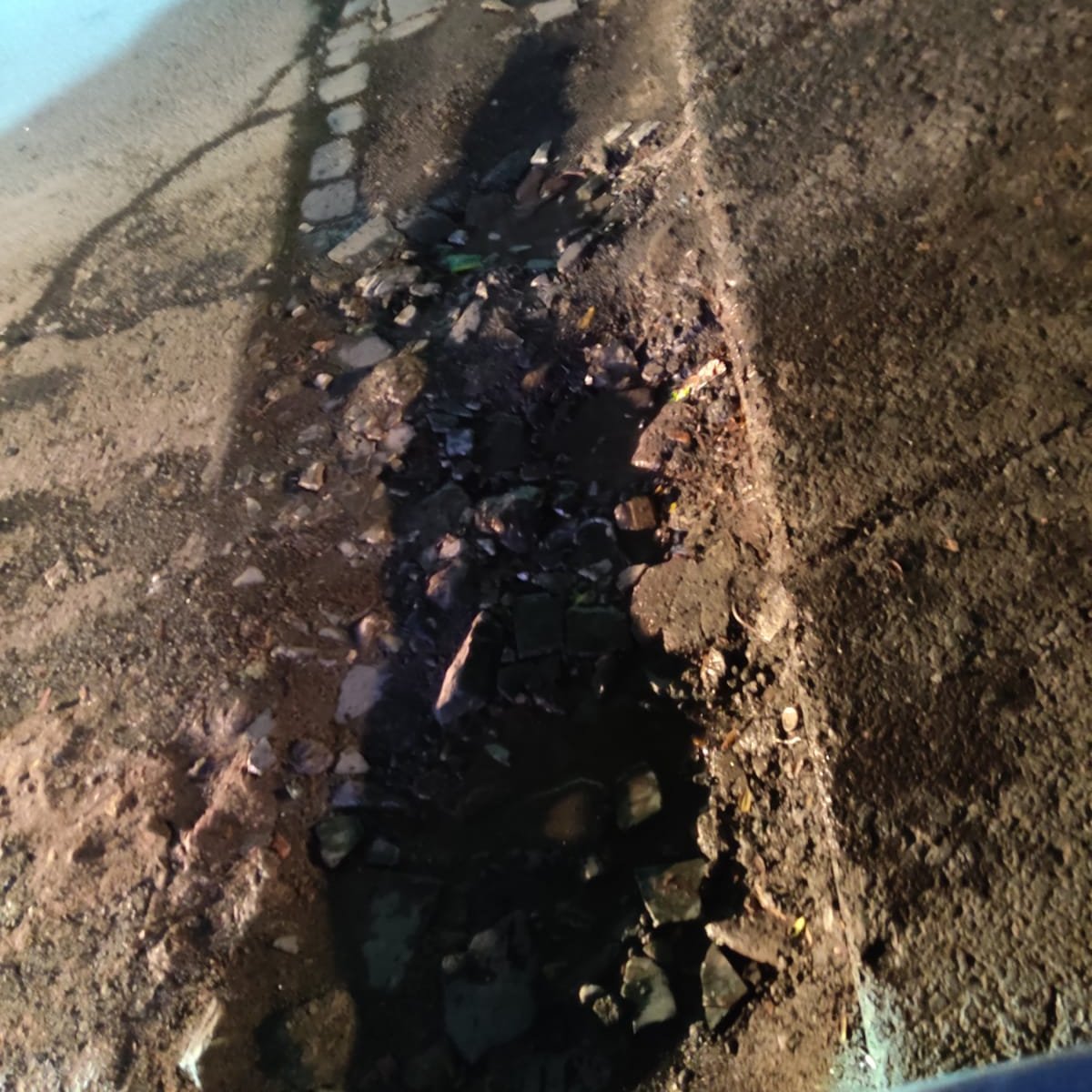 direct4rmdheart's tweet photo. did s d condtion of rds in Undri suburb, Sth. Pune. Road going up frm Nyati Estate 2 Ctry club. Lot of pple fall off 2 wheelers bcoz of gravel, potholes. Corporators have deserted us. Pl intervene. Rd s pvt, not yet handed ovr to PMC. 4 wheeler wear n tear 2 is lot. https://t.co/I949I1v1Pk