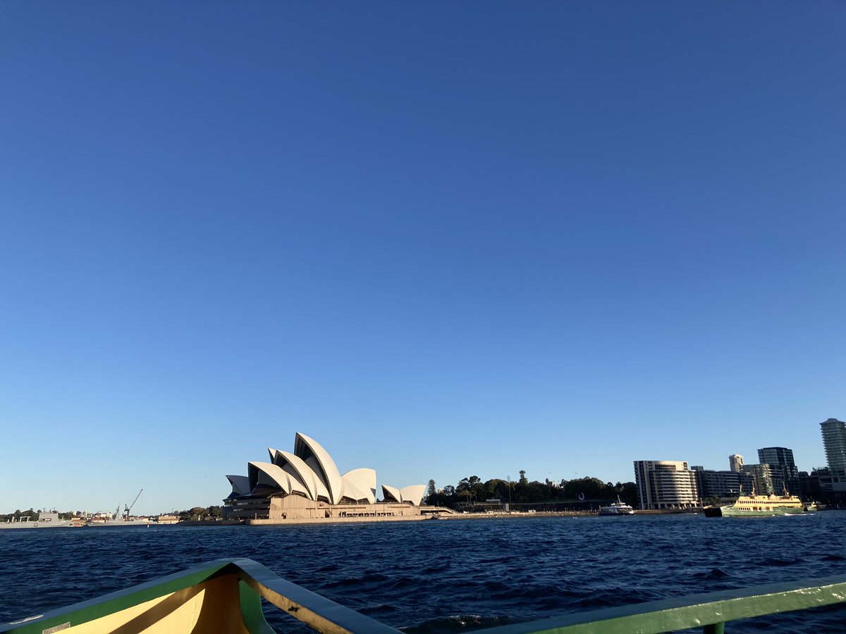 GabbyLCleary's tweet photo. A glorious evening to head into the Opera House by ferry to see @RichardEGrant https://t.co/NbEVQrx6BI