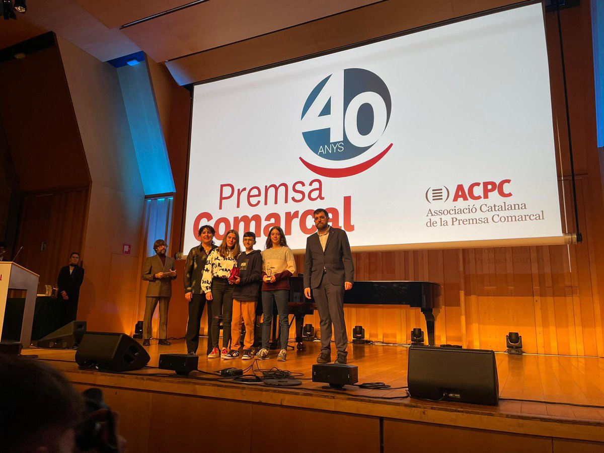VedrunaVila's tweet image. Vedruna Vilafranca guanya el concurs de la premsa comarcal de Catalunya! 👏🏼  Un ordinador, un futur el reportatge dels alumnes Mireia, Anna i Jan ha estat considerat el millor i els alumnes han entregat a la xarxa solidària Labdoo una dotació econòmica del premi.
Enhorabona! 👏🏼