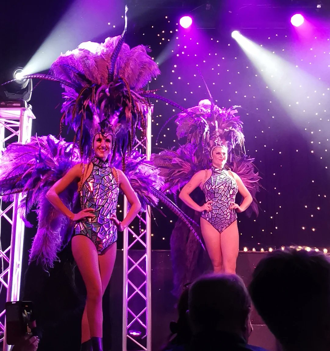 sam5685's tweet photo. Très belle soirée hier à la Rochelle,  #entrepotproduction #cabaret #perigny 🙂 https://t.co/uQsroNbQy0