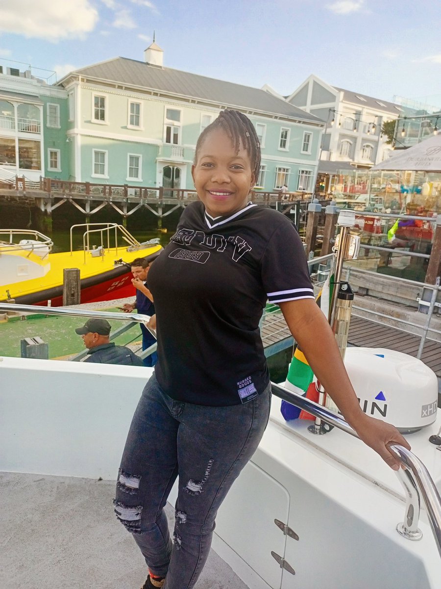 miscaith1's tweet photo. Carefully ticking the bucket list 📸😍 #waterfront #sea #boating #sunsetcruise https://t.co/70SWQw8CHB