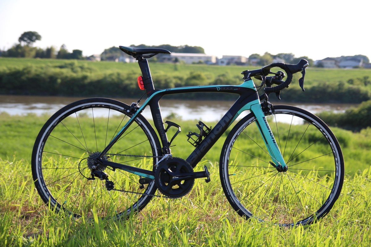 BCTC7's tweet photo. 気まぐれ自転車紹介その2
2年s君
Bianchi ortre xr3
・車体が小さめなので、コラムを切っているのがこだわりです！
・自転車全般好きです！
との事です！
 #文教大学 #Bianchi #ortrexr3 https://t.co/jzfEXXecSi