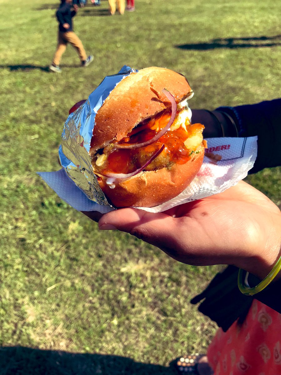 dailylifehcks's tweet image. Sunday #Cheat Food. #Burger #foodporn #foodie #FastFood #streetfood #Hungary #Quickbites