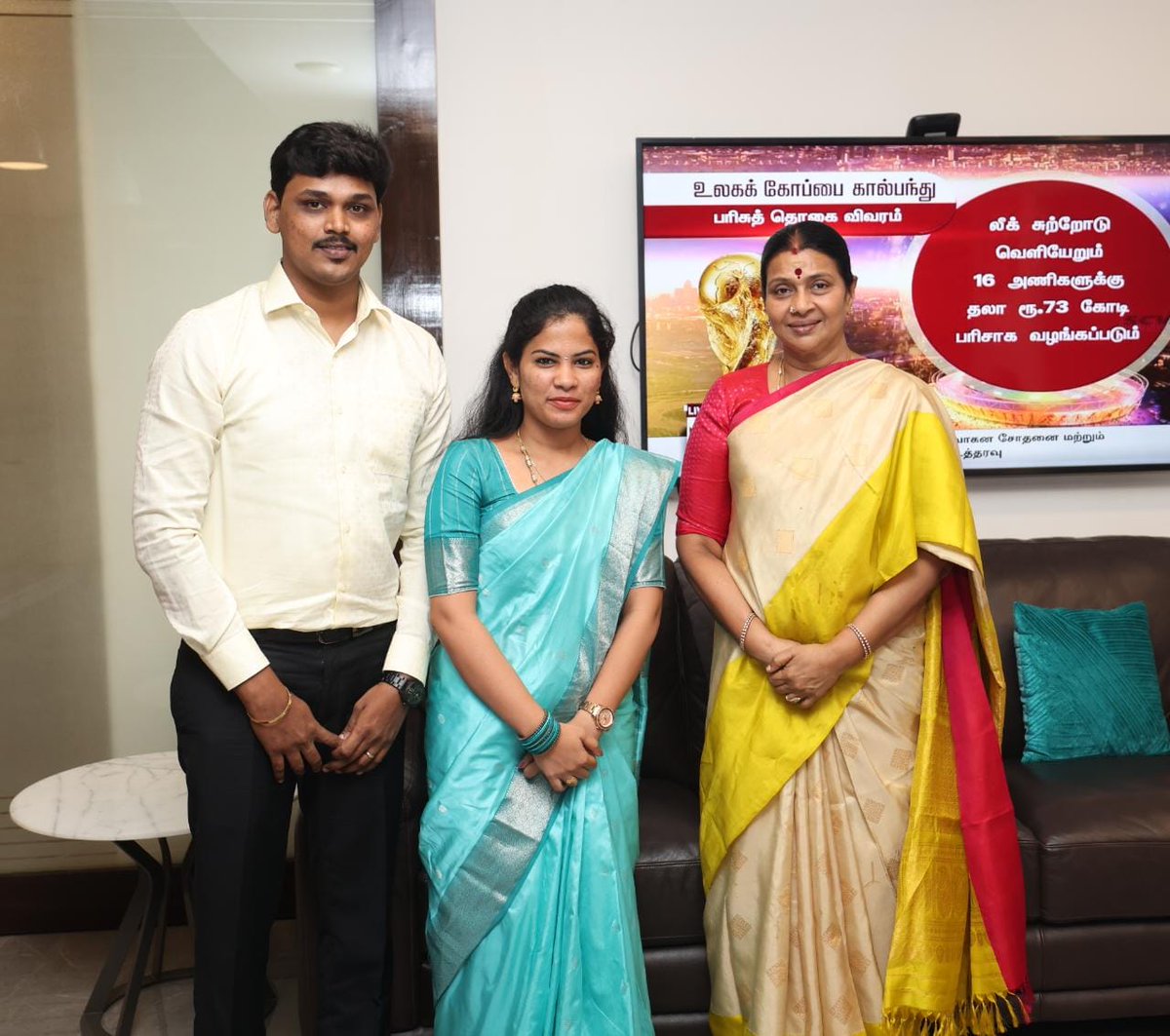 நாடு போற்றும் முதல்வர்!
கழக தலைவர்! திரு. <a href="/mkstalin/">M.K.Stalin - தமிழ்நாட்டை தலைகுனிய விடமாட்டேன்</a>  அவர்களிடமும் அவர்களது துணைவியார் அம்மையார் துர்கா ஸ்டாலின் அவர்களிடமும் என் பிறந்தநாளில் வாழ்த்தும் ஆசீர்வாதமும் பெற்ற மகிழ்ச்சியான தருணம்.