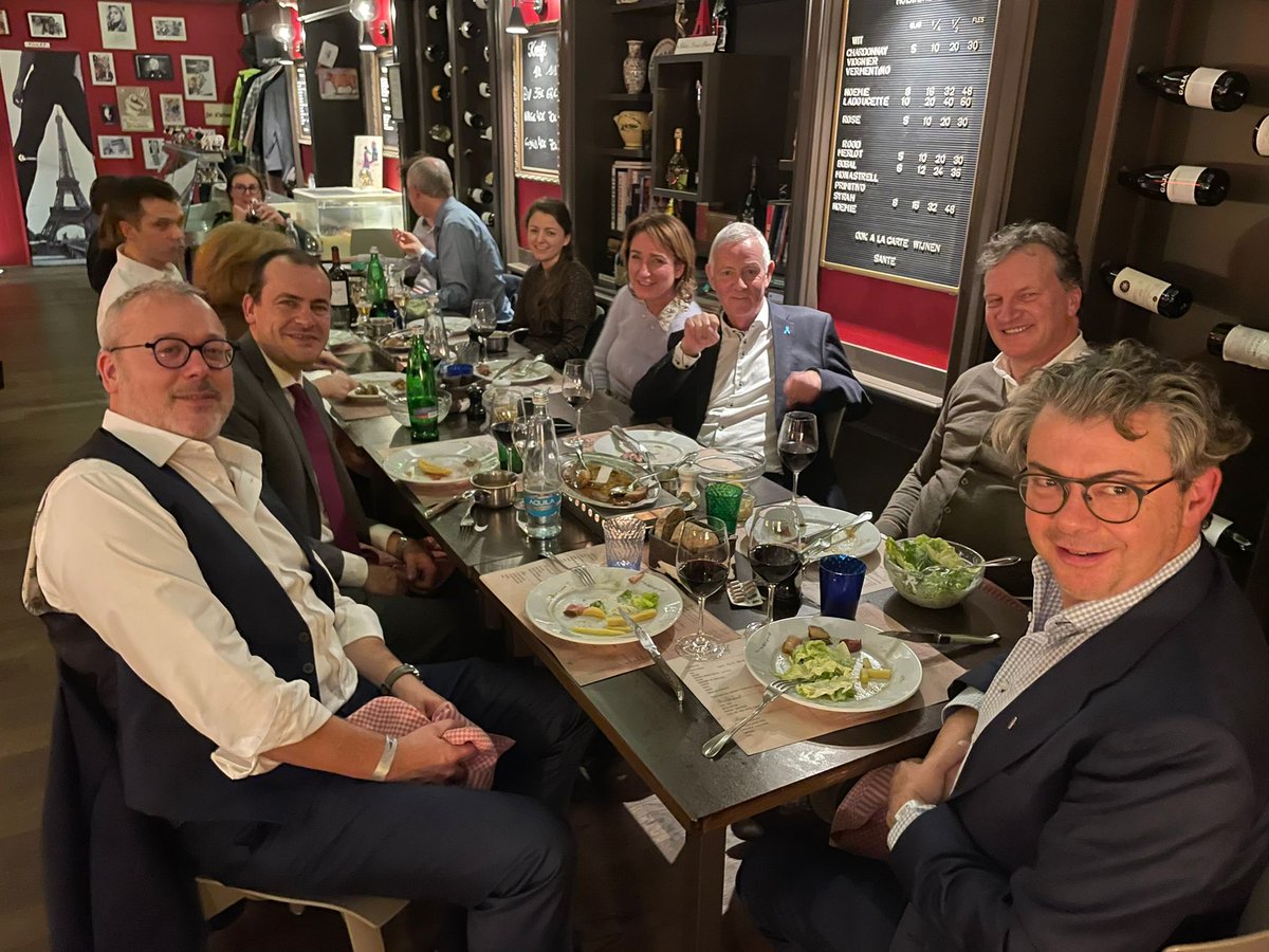 Excellent dinner after impressive PhD thesis by Gaetan Devos. High-risk prostate cancer and clear evidence in metastasis-directed therapy. Happy to be part of this team. #respect #prostatecancer #SBRT #arneo #oligo ⁦@joniau⁩ ⁦@heinvanpoppel⁩ ⁦@BertrandTOMBAL⁩