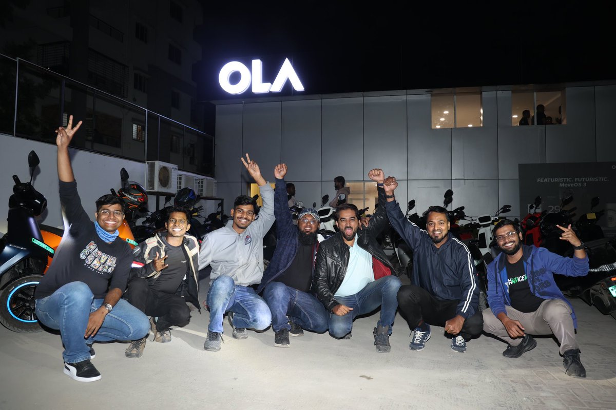 OlaElectric's tweet photo. Yesterday our revolutionaries hopped on their Ola scooters to go on a hypercharged ride. From aamchi Mumbai to Pune, they made pitstops at the iconic Ola Hyperchargers and recharged to reach the final destination - Pune Experience Centre.🛵 https://t.co/BXhKCHIY81